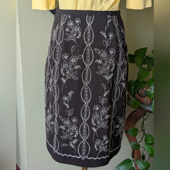 Grace Elements Women's Size 6 Brown Embroidered Knee Length Fully Lined Skirt - Picture 7 of 14